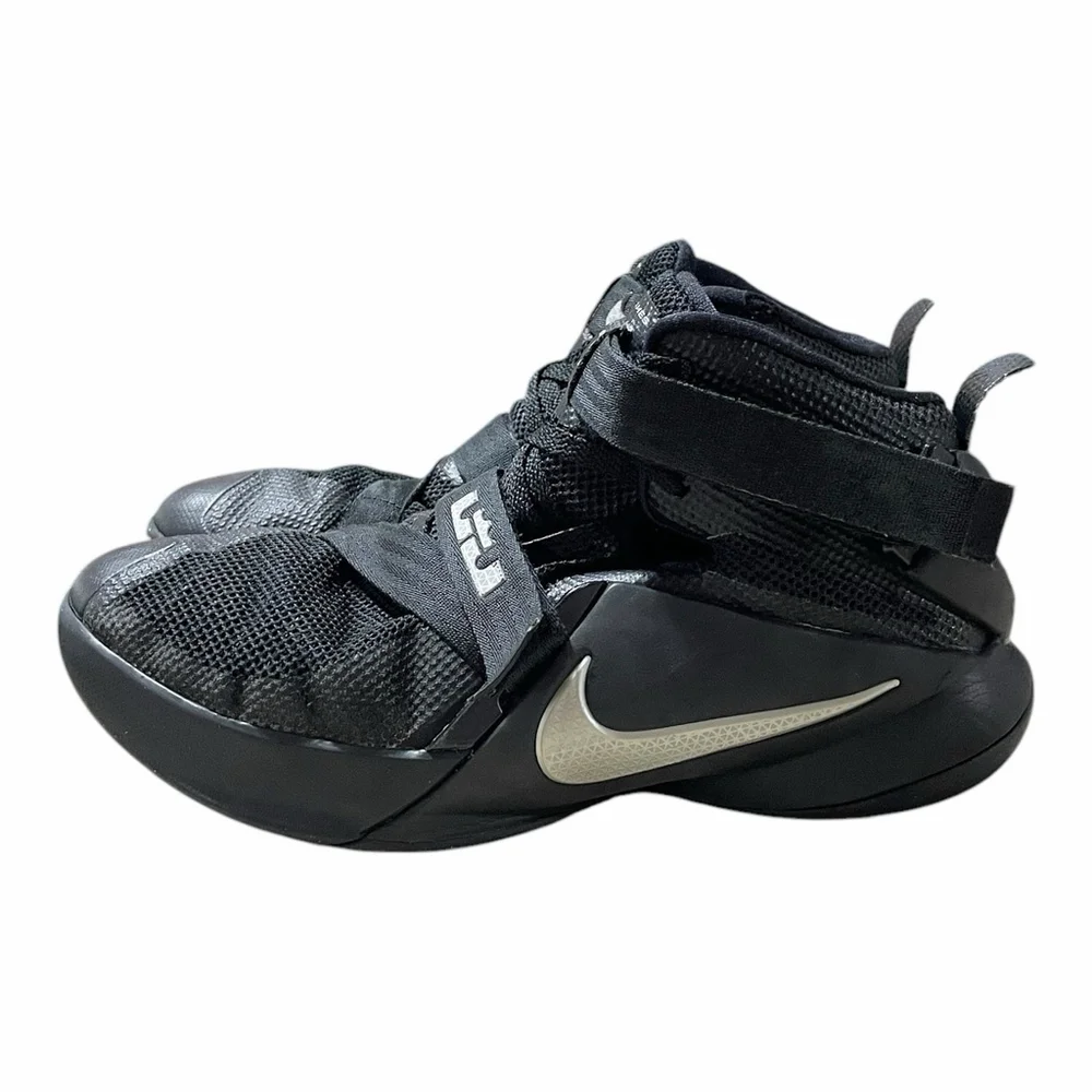 Nike LeBron Soldier Kids 7Y Basketball Shoe Black Adjustable High Top 776471-001